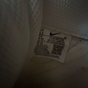 Women’s Nikes size 8.5
